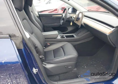 2023 Tesla Model Y Awd/Long Range Dual Motor All-Wheel Drive z USA, uszkodzony, nr VIN 7SAYGAEE6PF850531